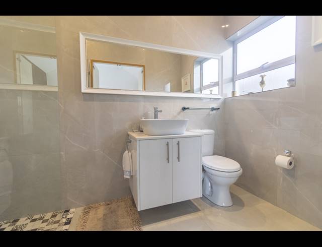 4 BEDROOM HOUSE FOR SALE IN GROTTO BAY